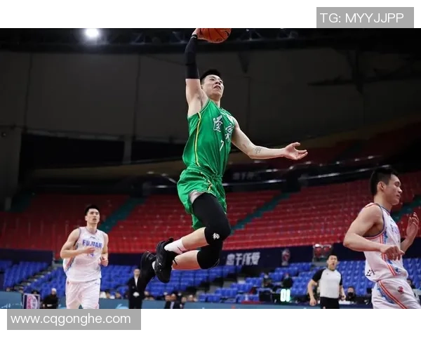 重庆篮球队以56分领跑挑战赛积分榜展现强劲实力和团队合作精神